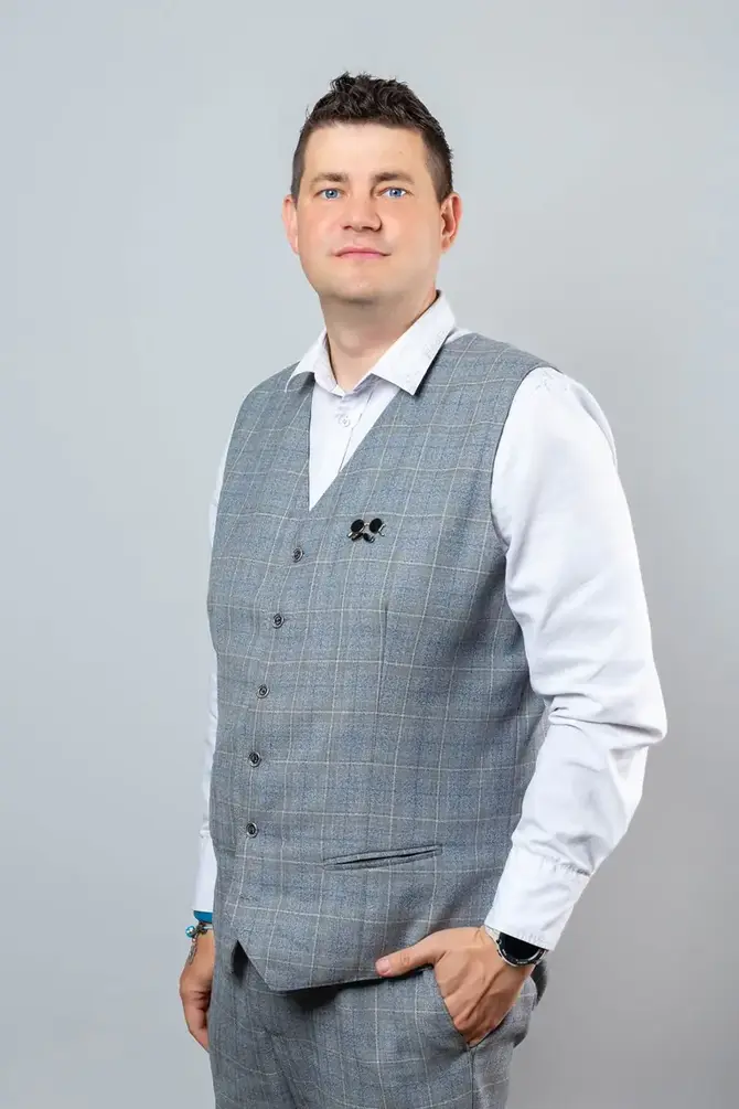  Бондарев Денис 